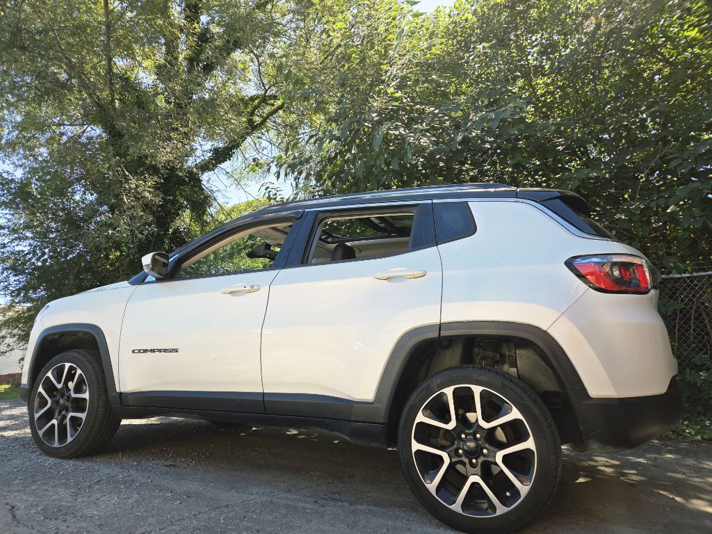 Photo 40 of this JEEP COMPASS