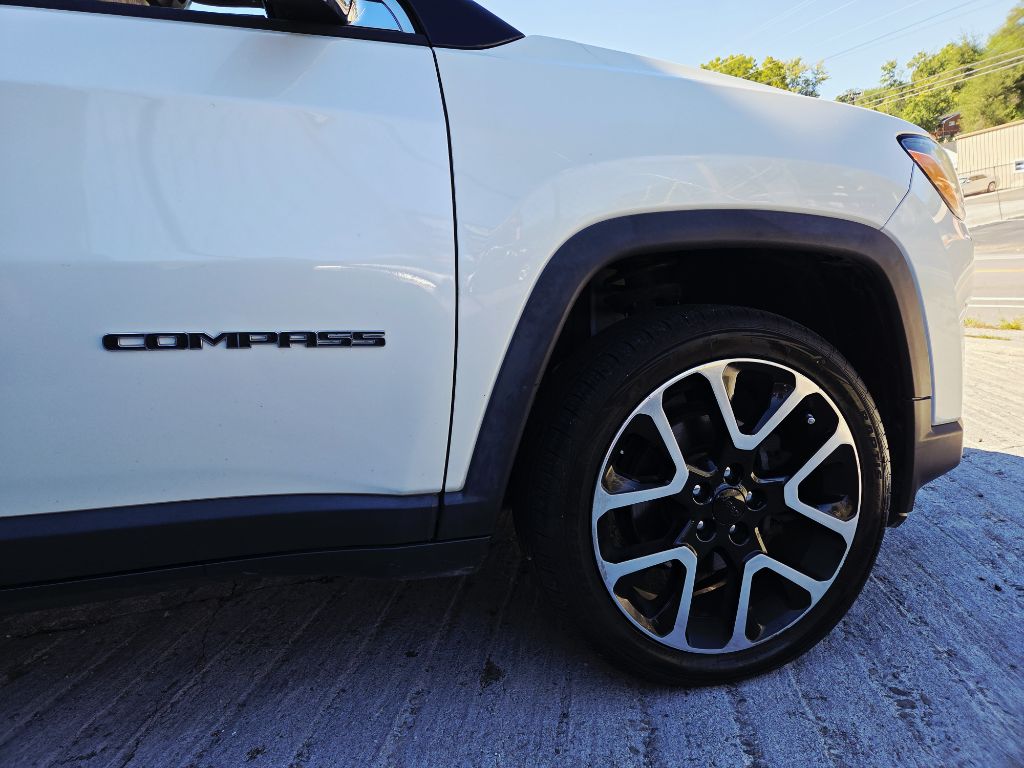 Photo 43 of this JEEP COMPASS
