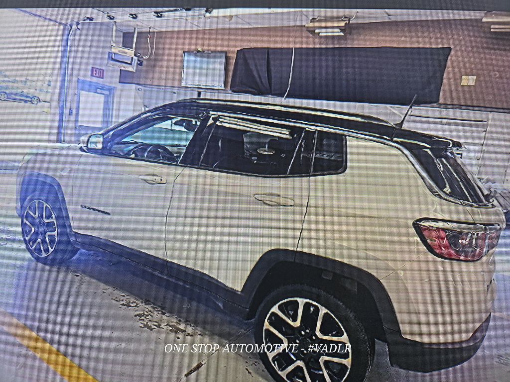 Photo 3 of this JEEP COMPASS