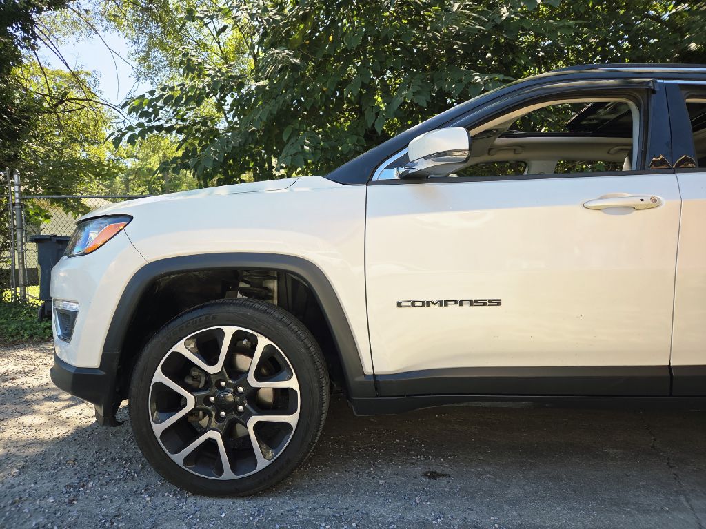 Photo 36 of this JEEP COMPASS