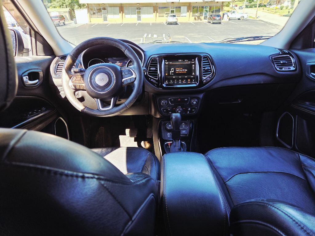 Photo 31 of this JEEP COMPASS