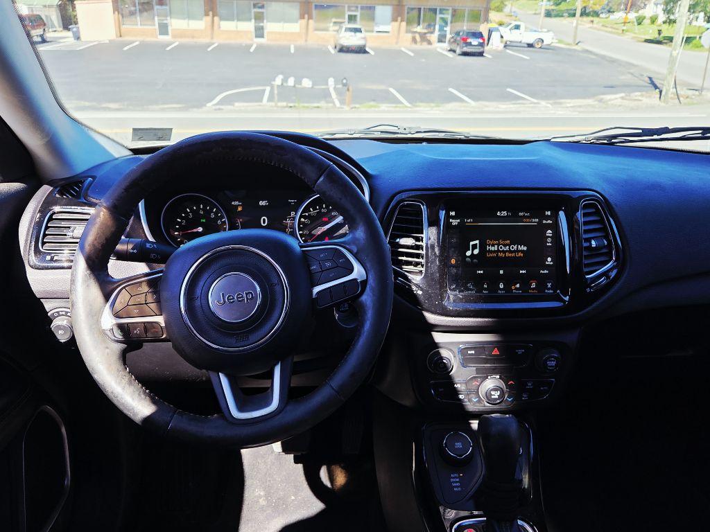 Photo 29 of this JEEP COMPASS