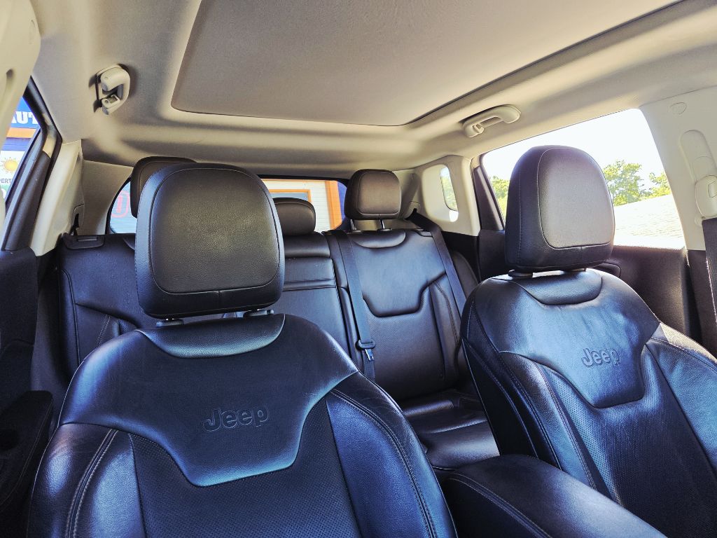 Photo 34 of this JEEP COMPASS
