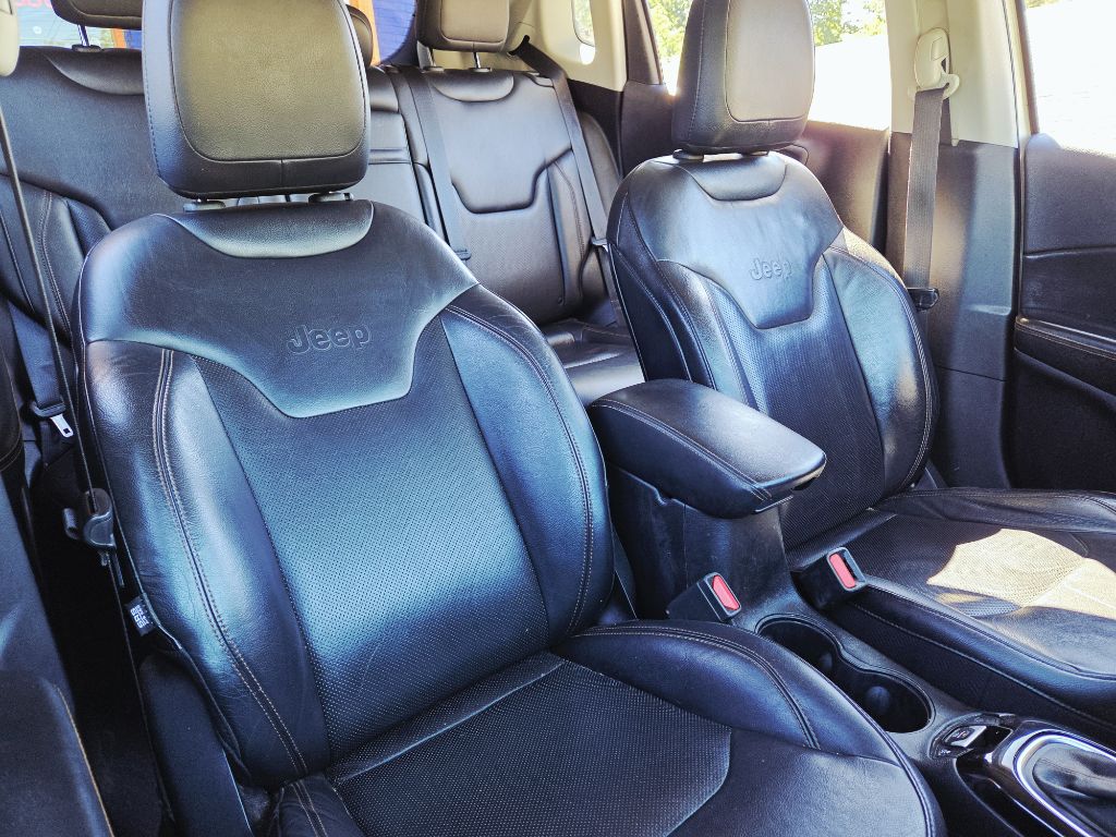 Photo 32 of this JEEP COMPASS