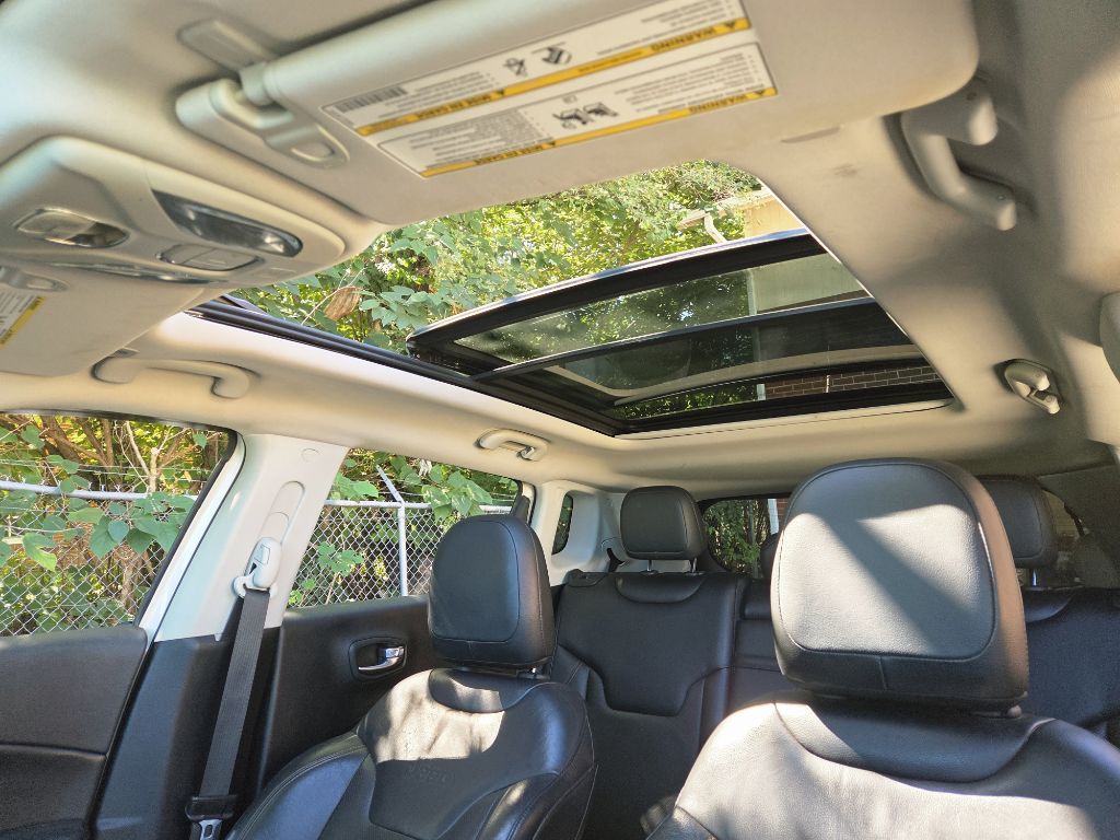 Photo 35 of this JEEP COMPASS