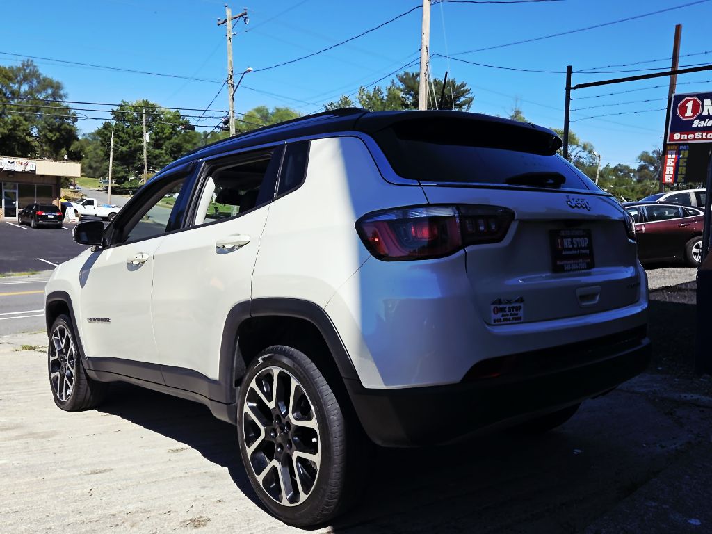 Photo 25 of this JEEP COMPASS