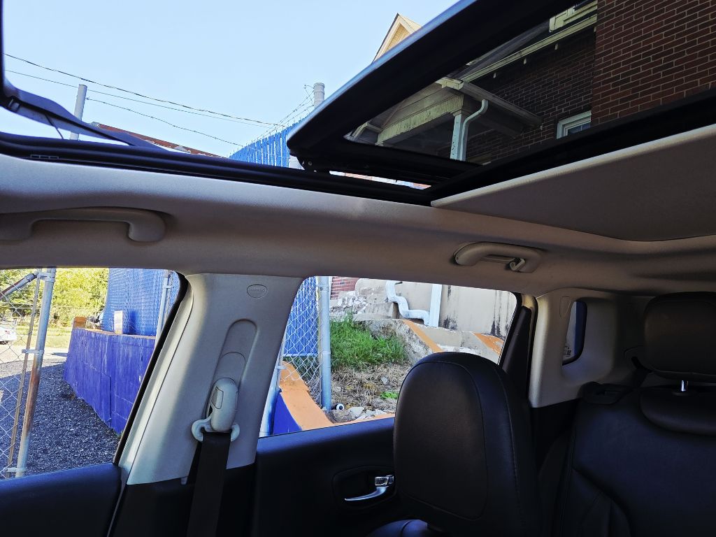 Photo 33 of this JEEP COMPASS