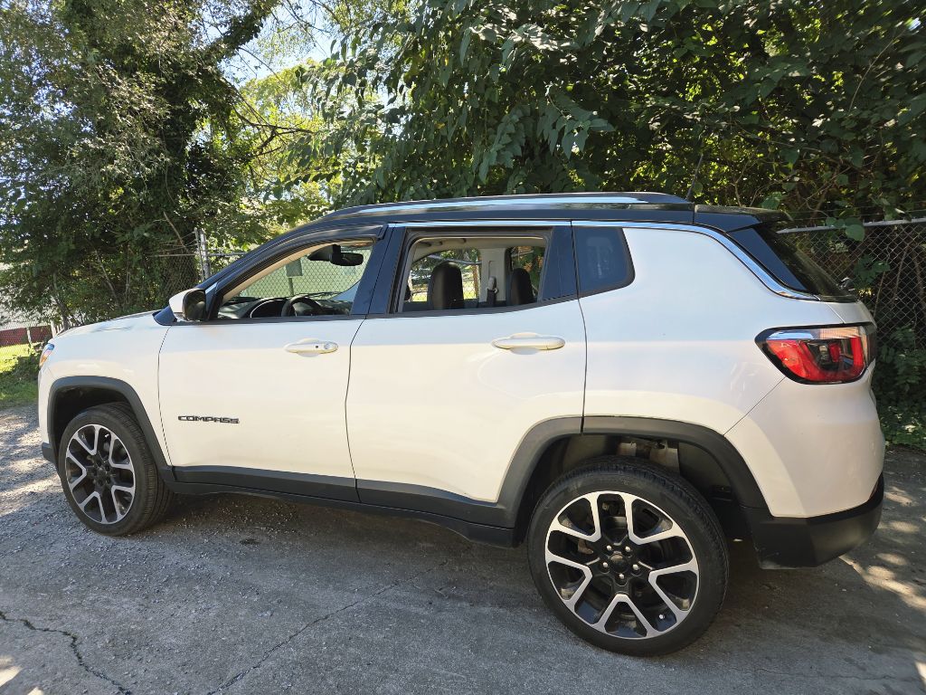Photo 39 of this JEEP COMPASS