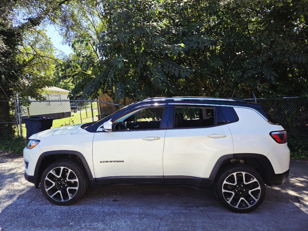 Photo 41 of this JEEP COMPASS
