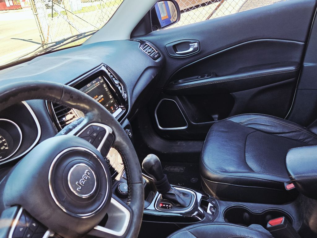 Photo 26 of this JEEP COMPASS