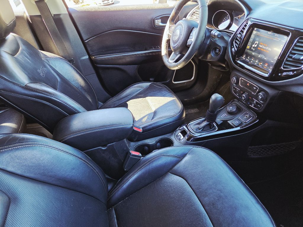 Photo 30 of this JEEP COMPASS
