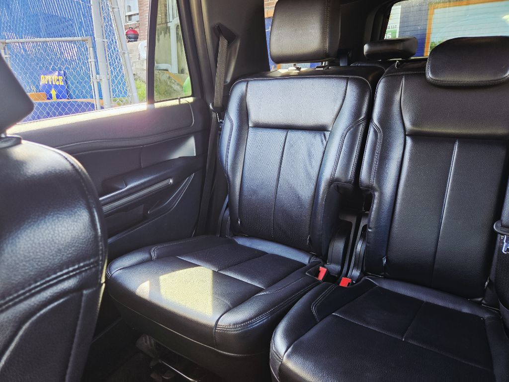 Photo 35 of this FORD EXPEDITION