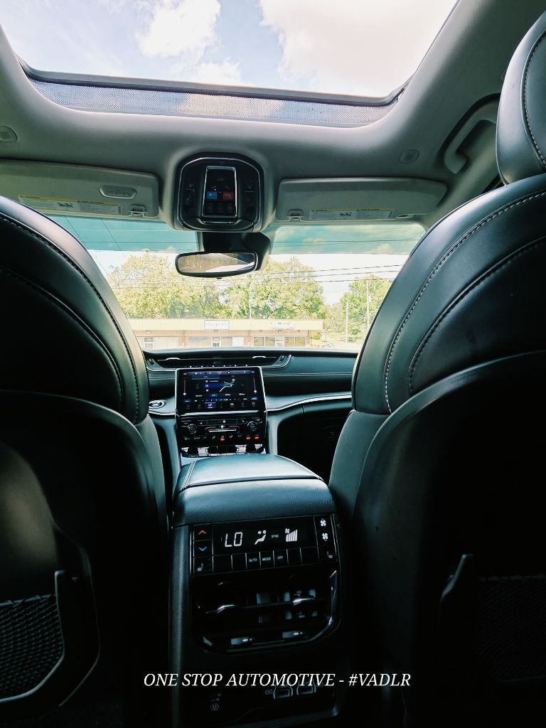 Photo 42 of this JEEP GRAND CHEROKEE