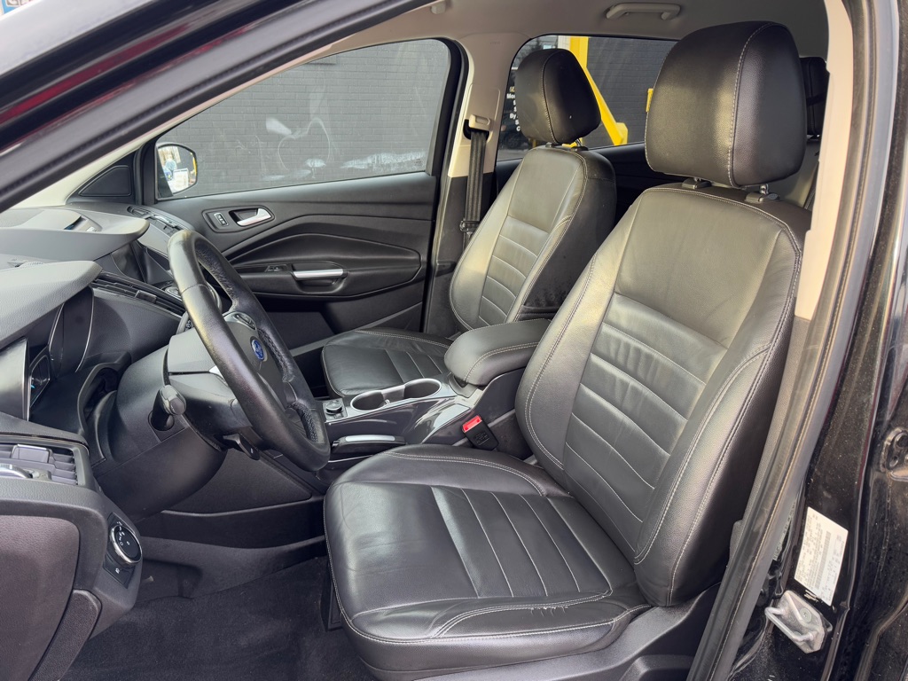Photo 12 of this FORD ESCAPE