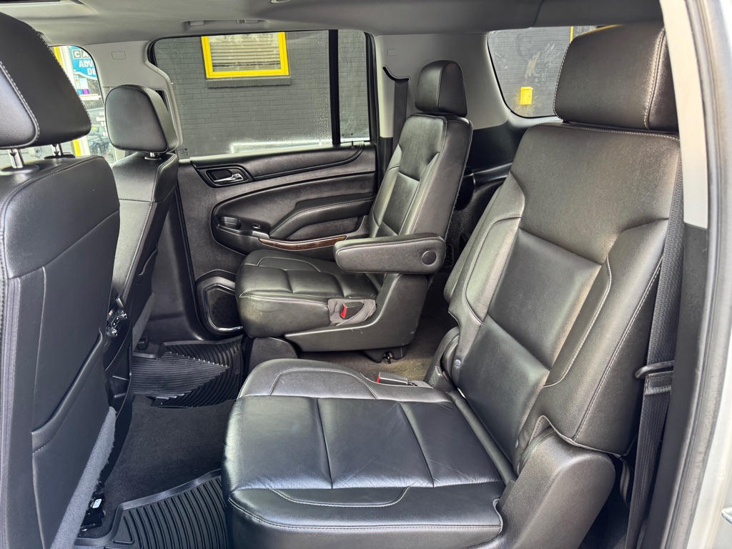 Photo 21 of this CHEVROLET SUBURBAN