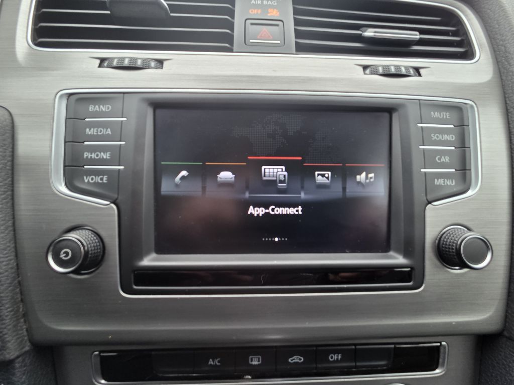 Photo 15 of this VOLKSWAGEN GOLF