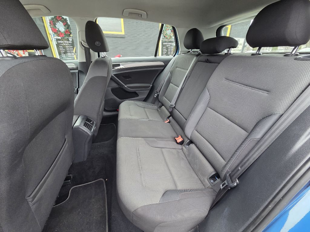 Photo 18 of this VOLKSWAGEN GOLF