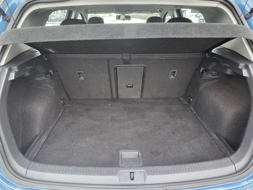 Photo 8 of this VOLKSWAGEN GOLF