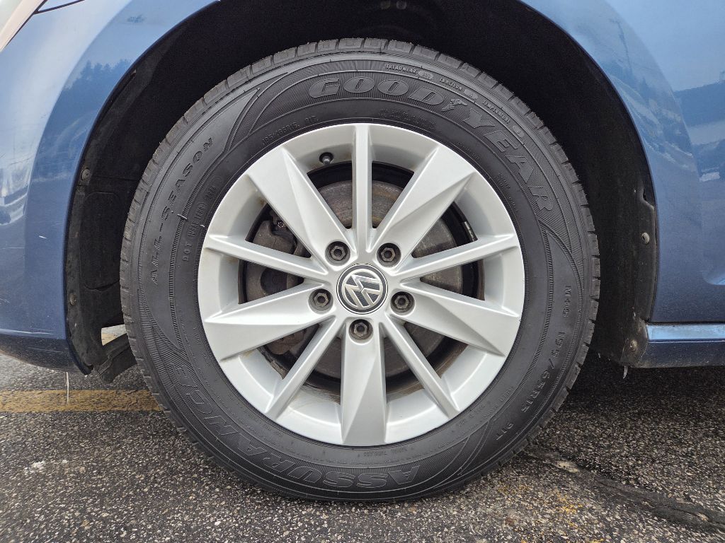 Photo 21 of this VOLKSWAGEN GOLF