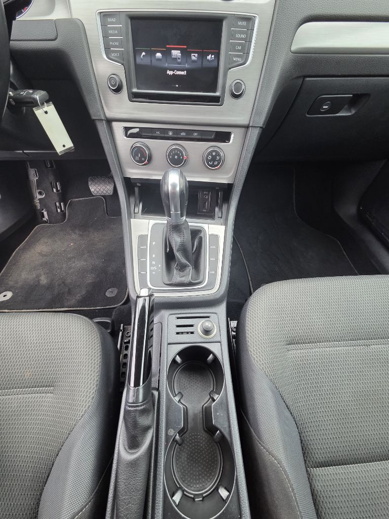 Photo 17 of this VOLKSWAGEN GOLF