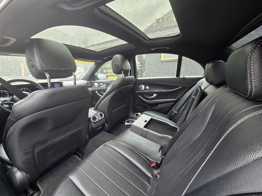 Photo 20 of this MERCEDES-BENZ E-CLASS