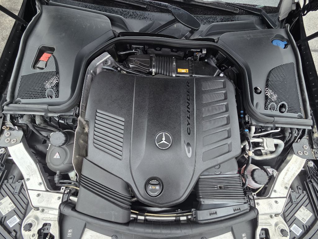 Photo 23 of this MERCEDES-BENZ E-CLASS