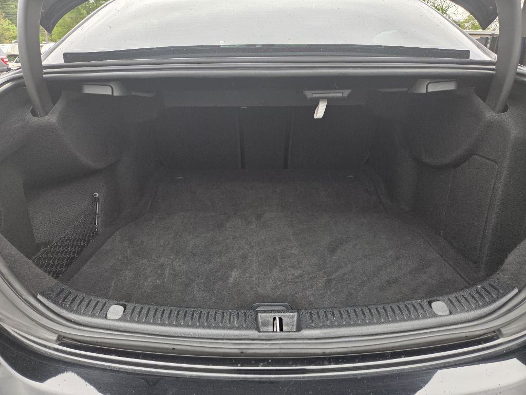 Photo 8 of this MERCEDES-BENZ E-CLASS
