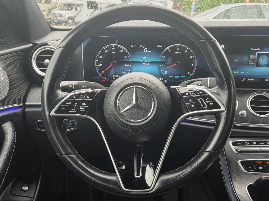 Photo 14 of this MERCEDES-BENZ E-CLASS