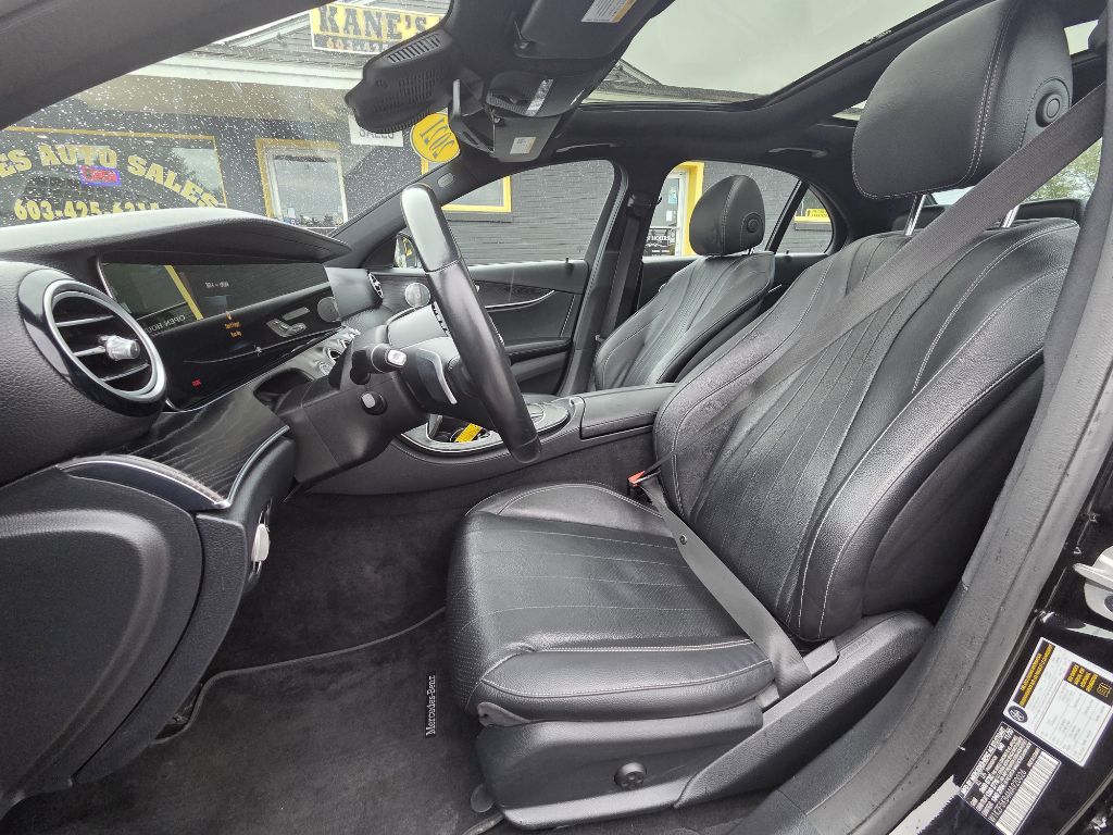 Photo 10 of this MERCEDES-BENZ E-CLASS
