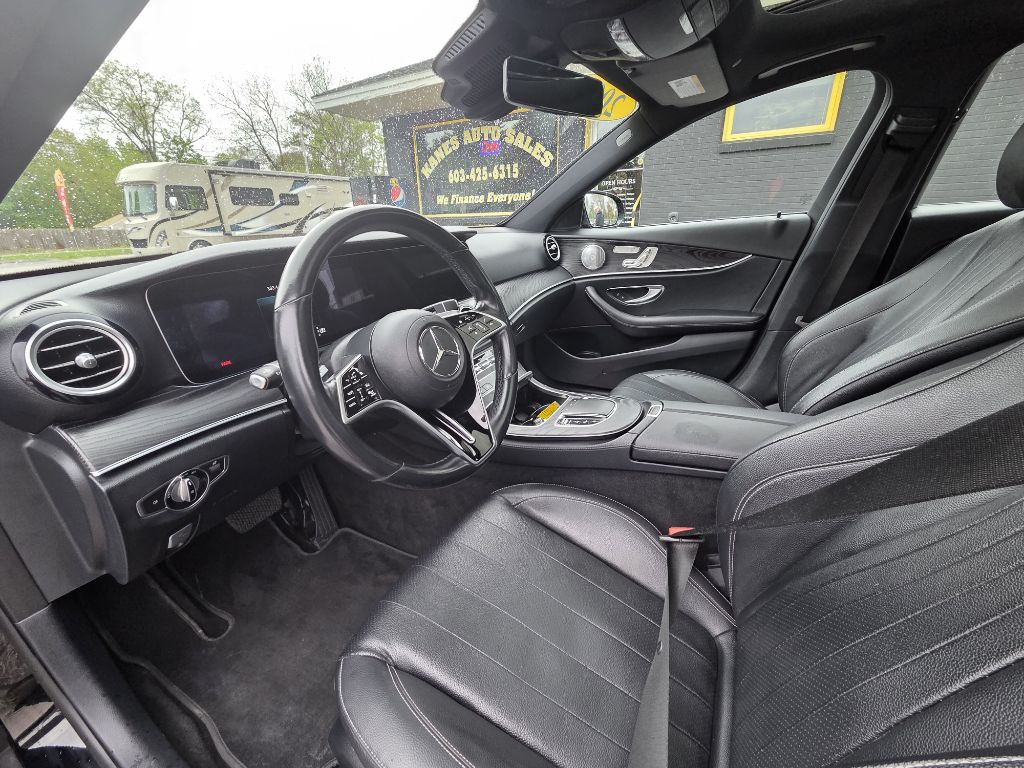 Photo 11 of this MERCEDES-BENZ E-CLASS