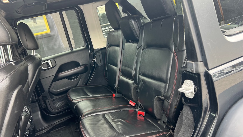 Photo 18 of this JEEP WRANGLER UNLIMI