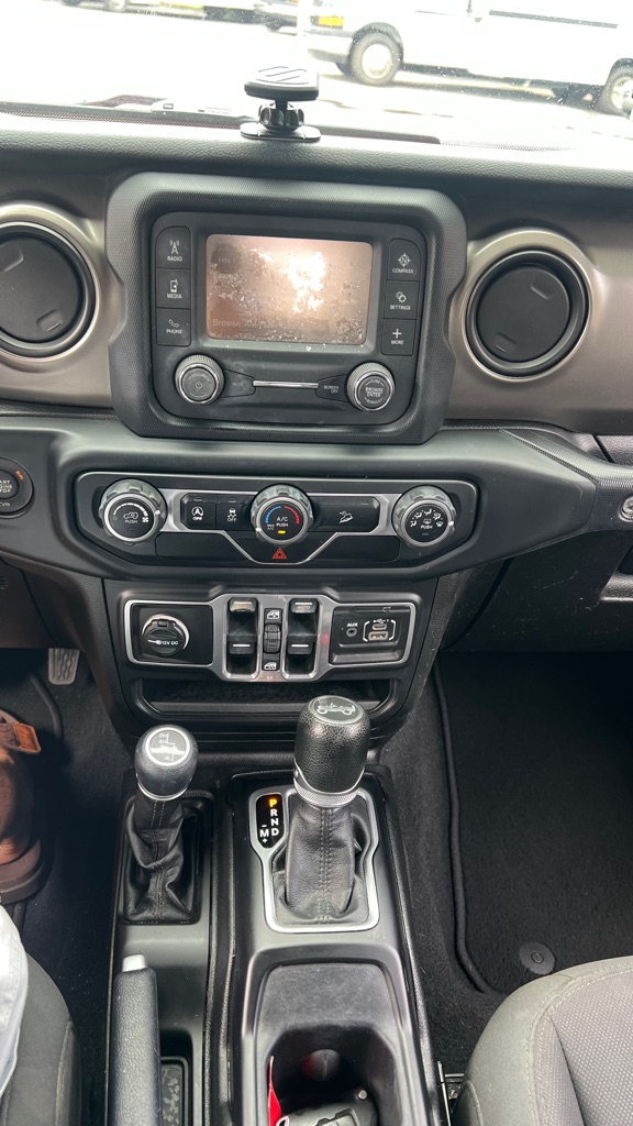 Photo 15 of this JEEP WRANGLER UNLIMI