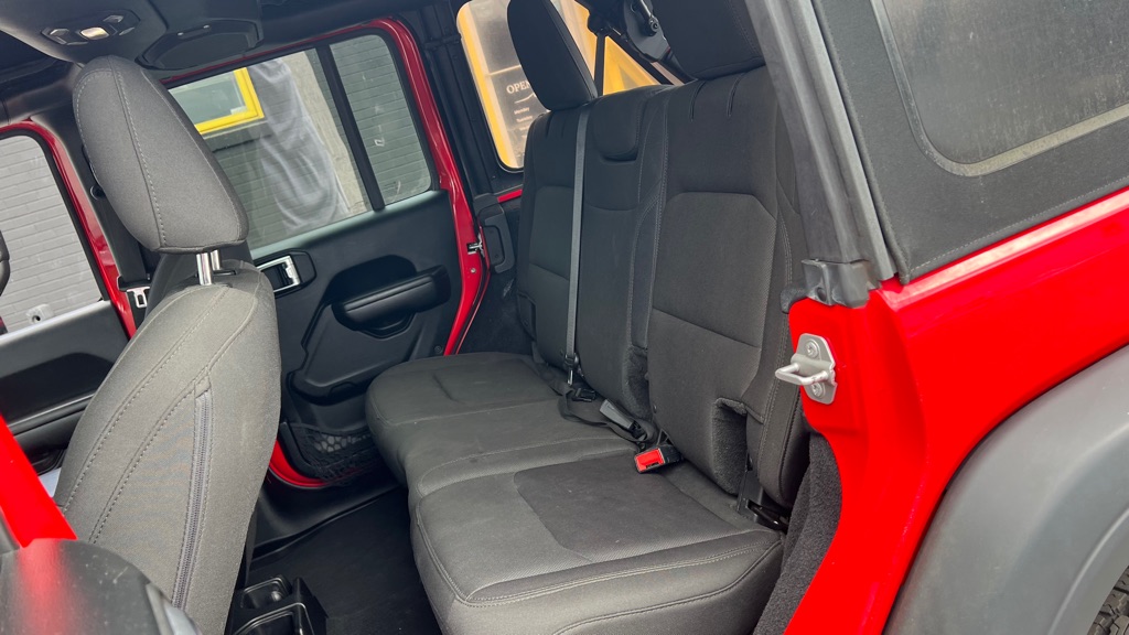 Photo 17 of this JEEP WRANGLER UNLIMI