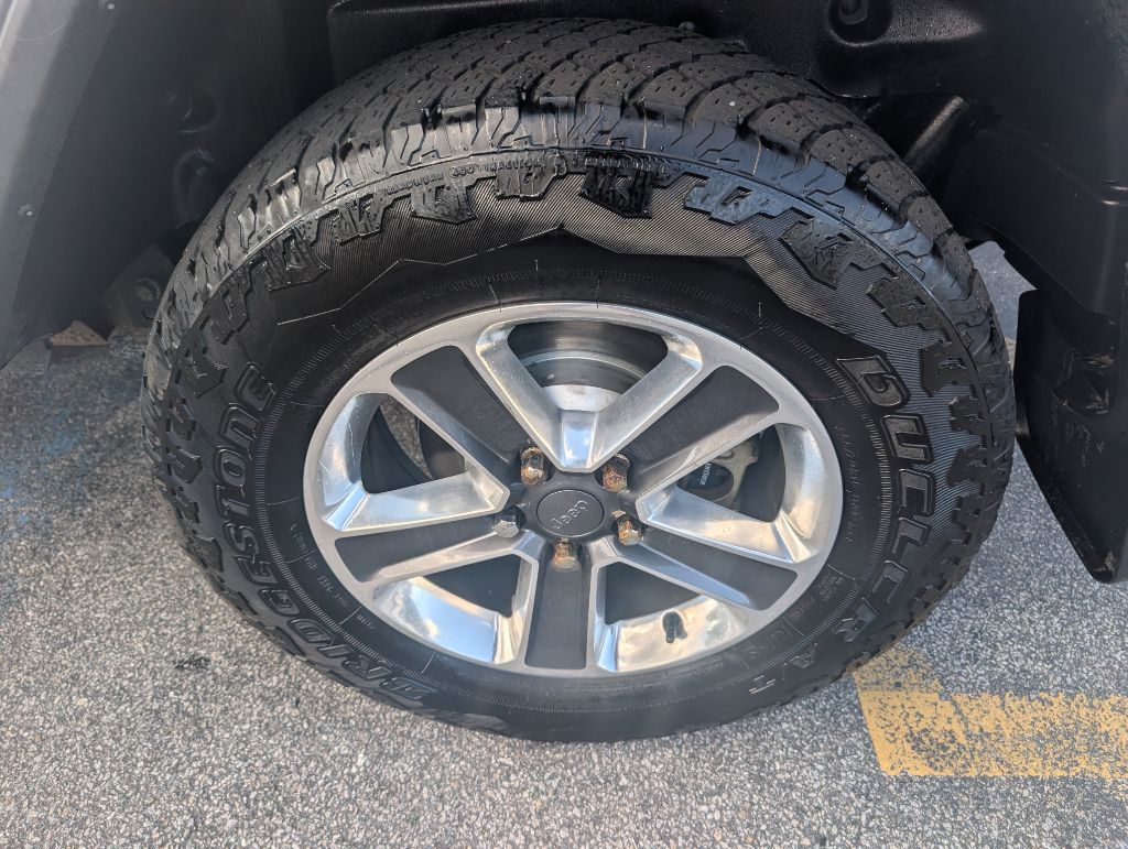 Photo 18 of this JEEP WRANGLER UNLIMI