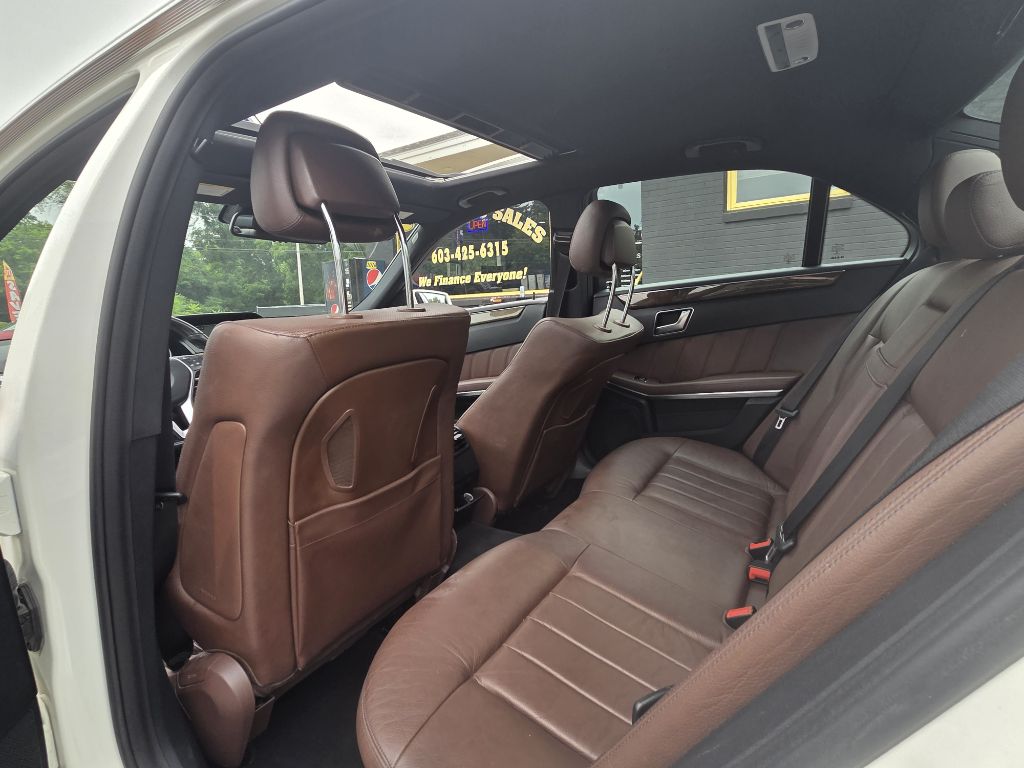 Photo 20 of this MERCEDES-BENZ E-CLASS
