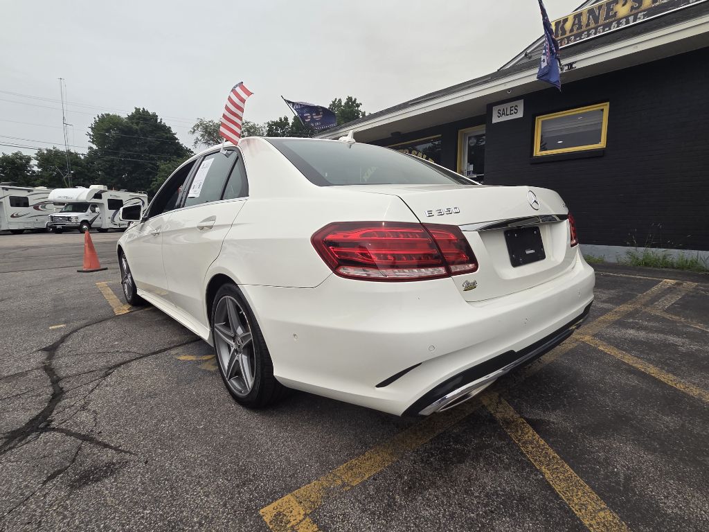 Photo 8 of this MERCEDES-BENZ E-CLASS
