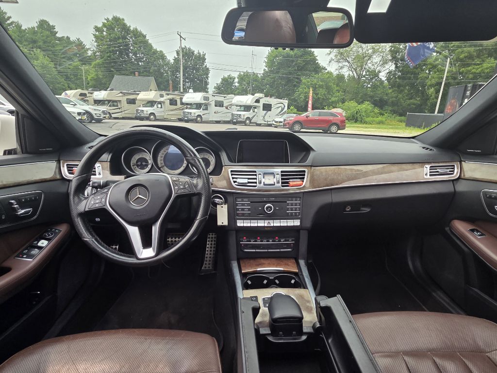 Photo 11 of this MERCEDES-BENZ E-CLASS