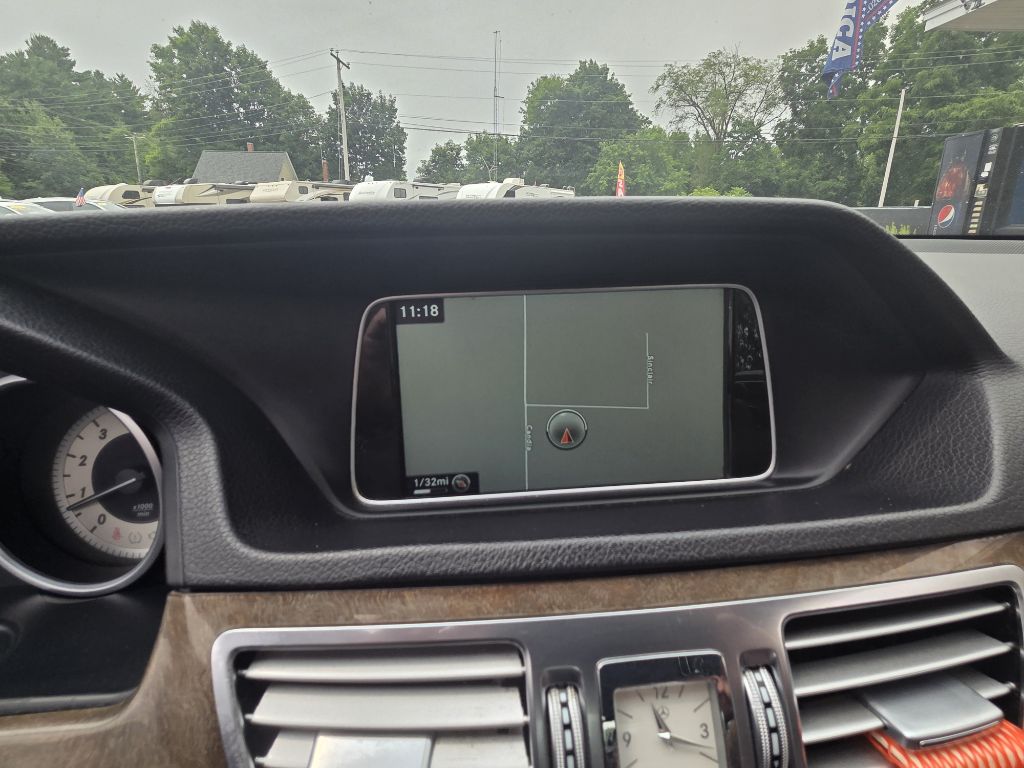 Photo 18 of this MERCEDES-BENZ E-CLASS