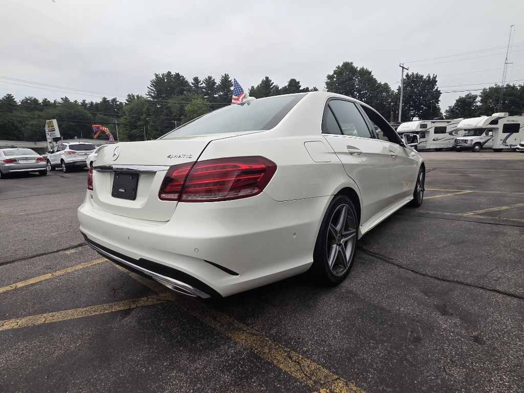 Photo 6 of this MERCEDES-BENZ E-CLASS