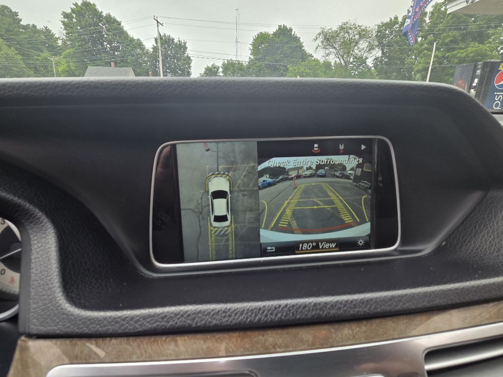 Photo 17 of this MERCEDES-BENZ E-CLASS