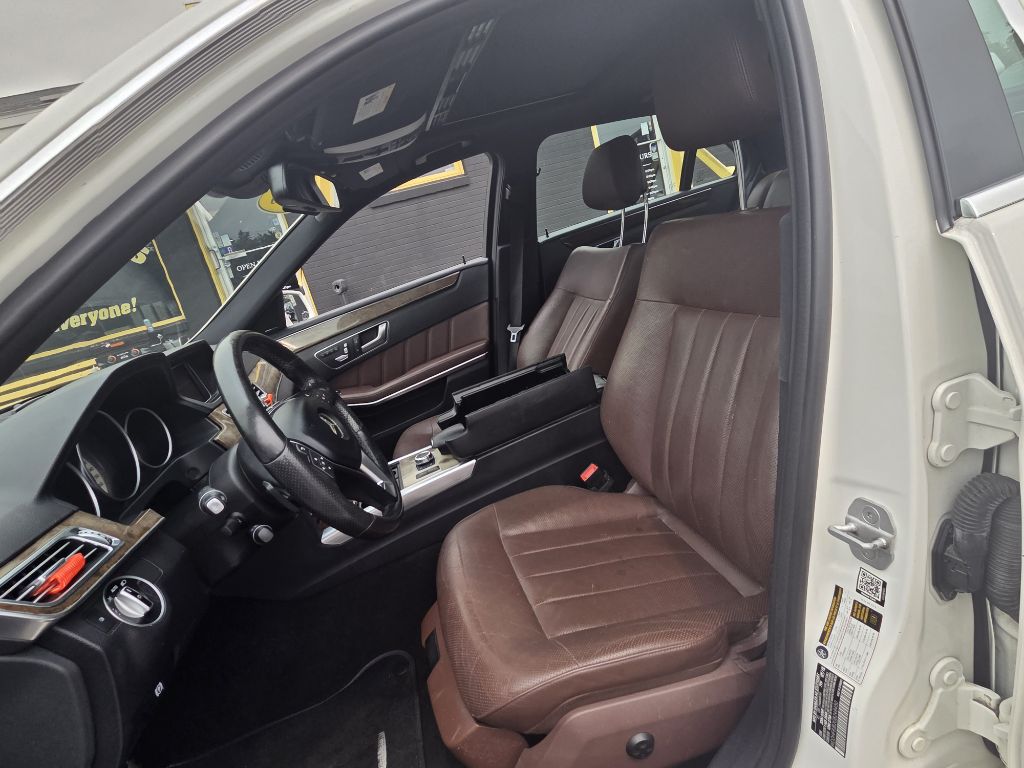 Photo 9 of this MERCEDES-BENZ E-CLASS