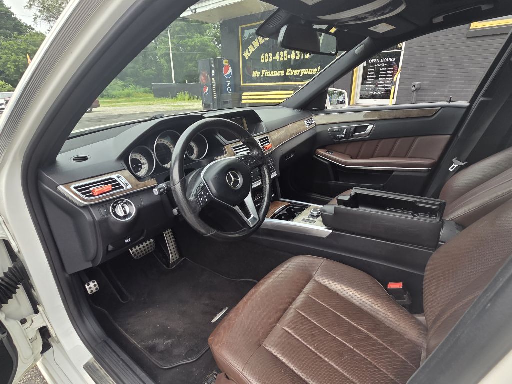 Photo 12 of this MERCEDES-BENZ E-CLASS