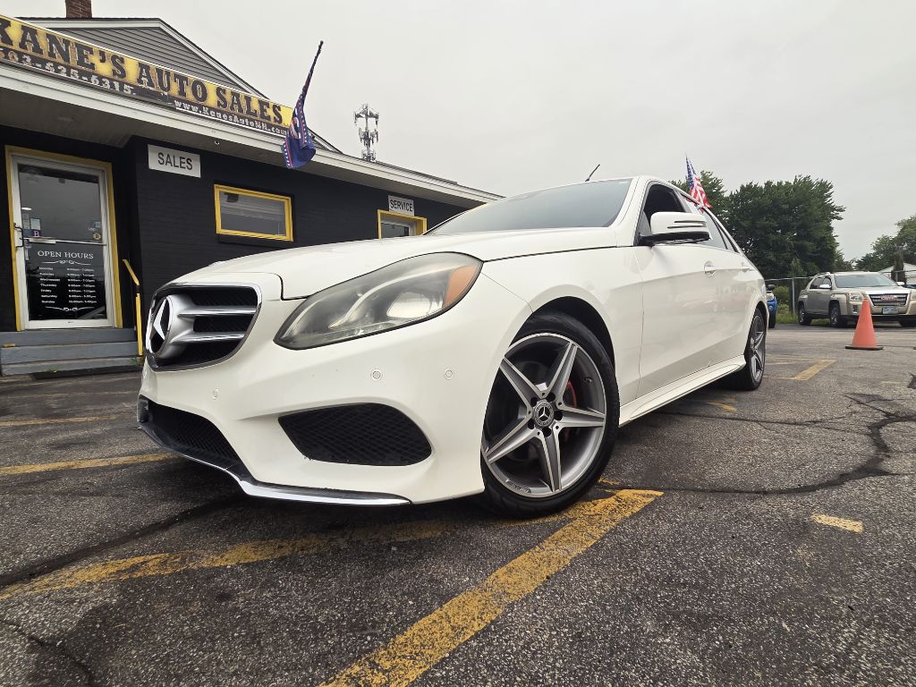 Photo 2 of this MERCEDES-BENZ E-CLASS