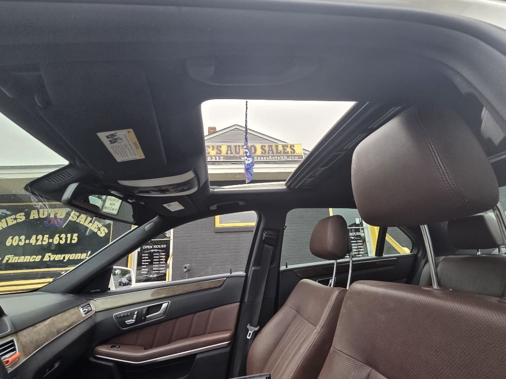 Photo 10 of this MERCEDES-BENZ E-CLASS