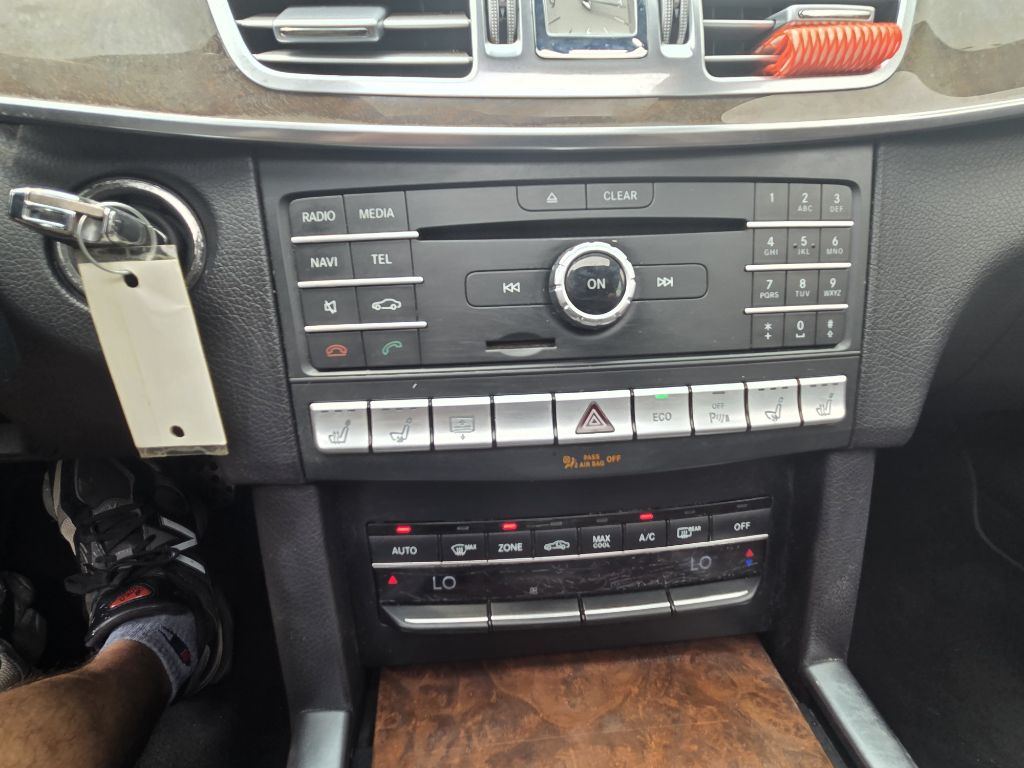 Photo 16 of this MERCEDES-BENZ E-CLASS