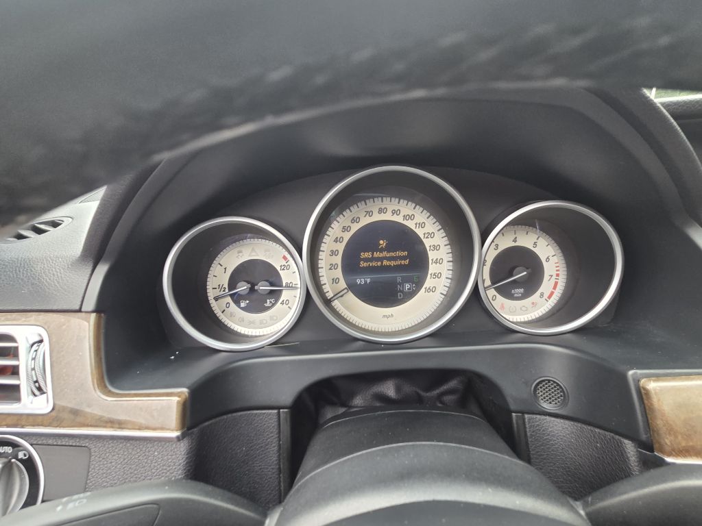 Photo 13 of this MERCEDES-BENZ E-CLASS