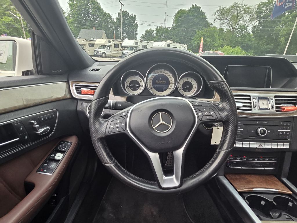 Photo 14 of this MERCEDES-BENZ E-CLASS
