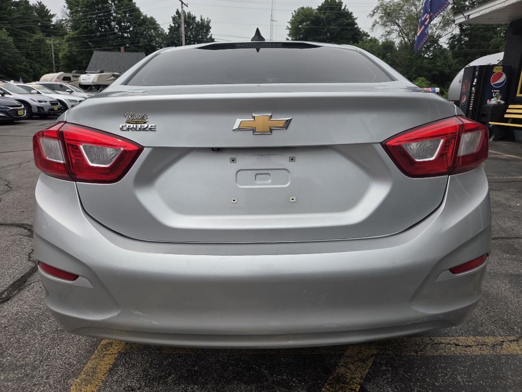 Photo 7 of this CHEVROLET CRUZE