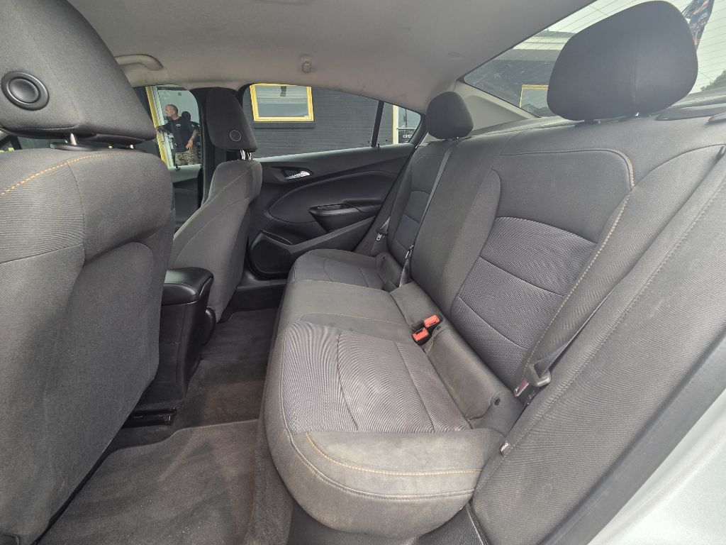 Photo 15 of this CHEVROLET CRUZE