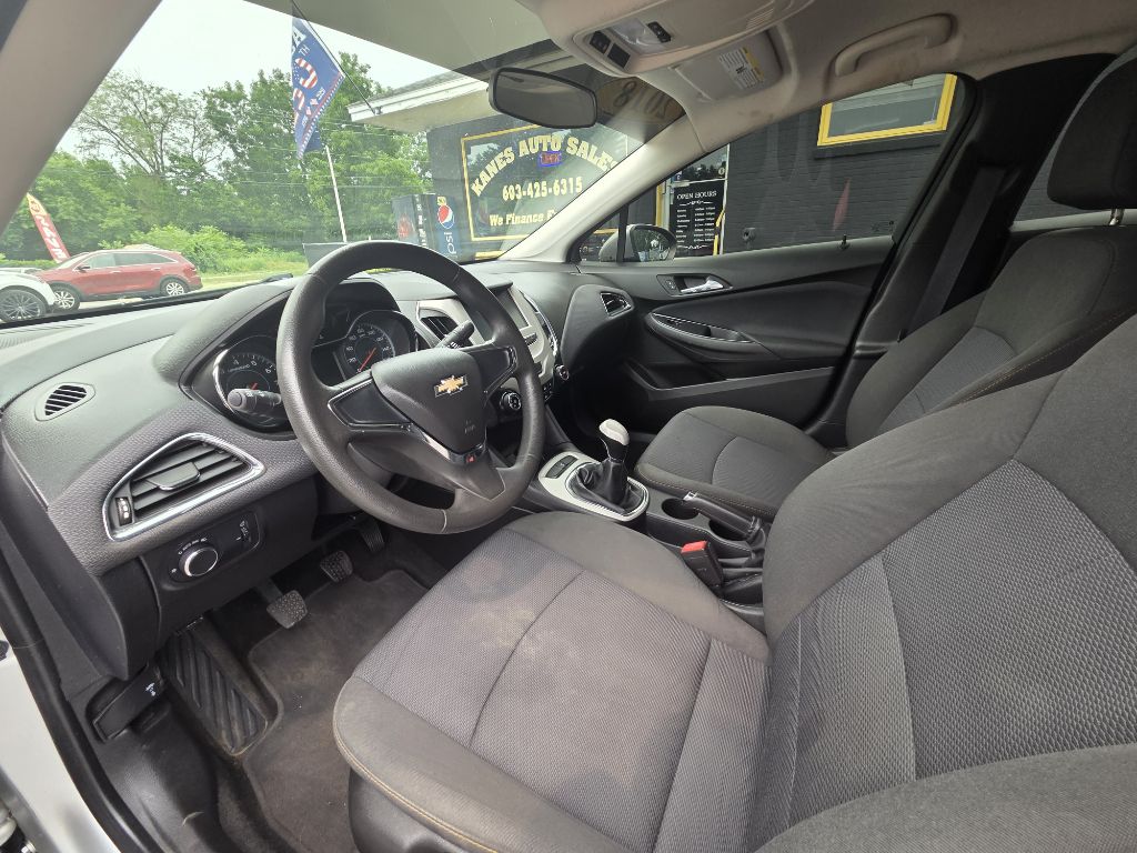 Photo 10 of this CHEVROLET CRUZE